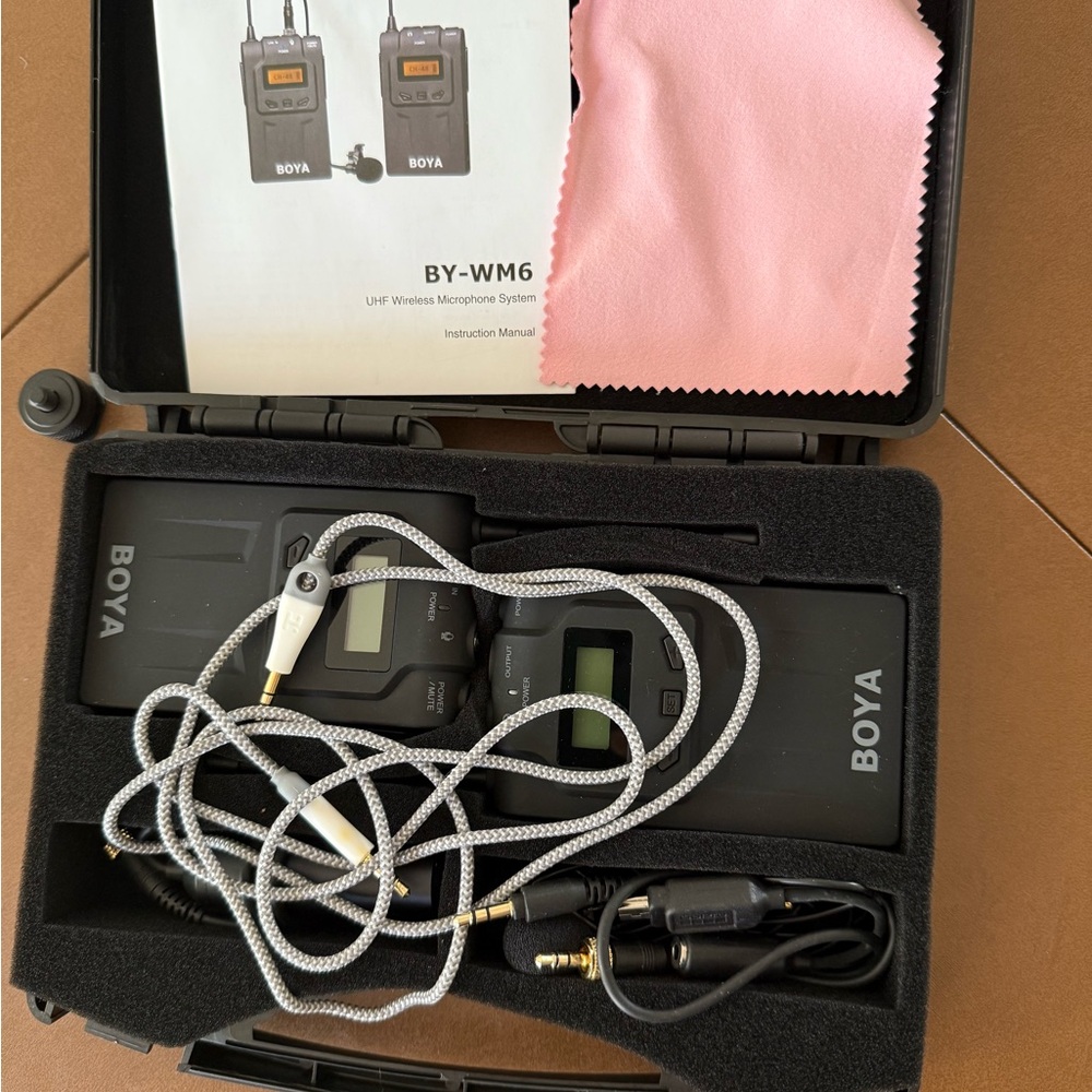 Wireless Microphone System - Picture 5 of 10